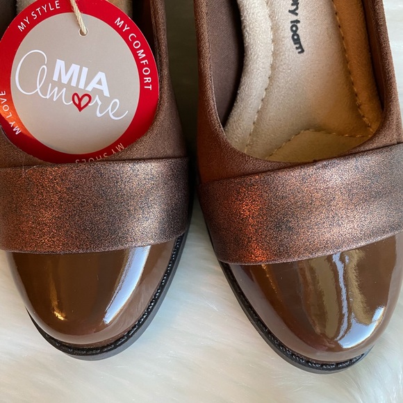 MIA Amore Round Toe Classic Pumps - Picture 7 of 15